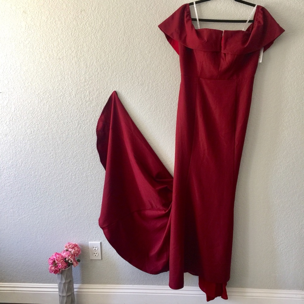 Jarlo off-shoulder gown, long, burgundy, lined